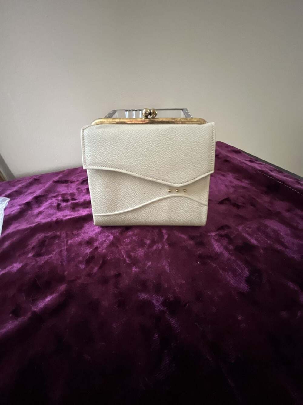 Buxton Vintage White Textured Leather Kisslock Credit Card Wallet Clutch